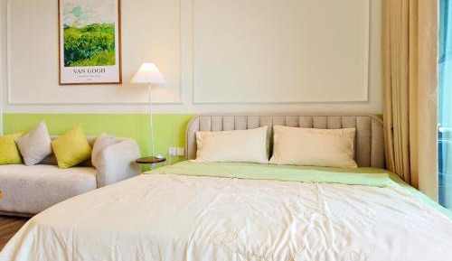 King Studio with Sofa Bed