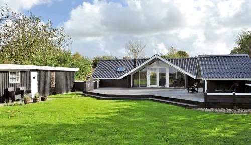 Three-Bedroom Vacation Home 