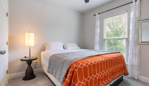 Deluxe Room (2 Adults + 1 Child)