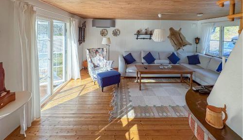 Three-Bedroom Holiday Home 
