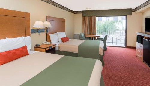 Queen Room with Two Queen Beds - Non-Smoking