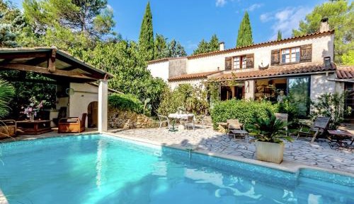 Three-Bedroom Holiday Home 