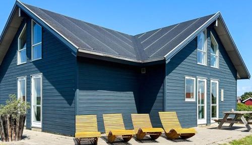 Seven-Bedroom Holiday Home