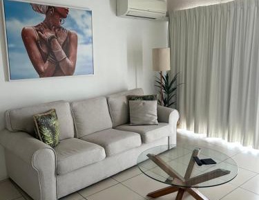 Deluxe One-Bedroom Apartment