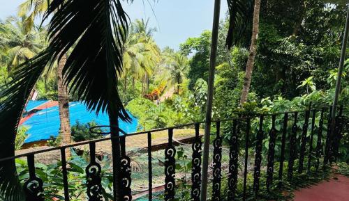 Deluxe Double Room with Side Sea View