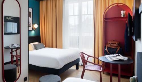 Standard Room with One Double Bed and One Single Bed