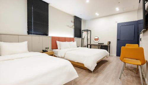 Twin Room with Private Bathroom