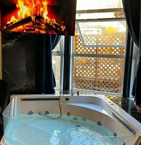 Queen Room with Spa Bath