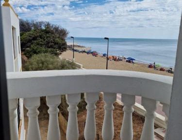 Double room with two beds and partial sea view