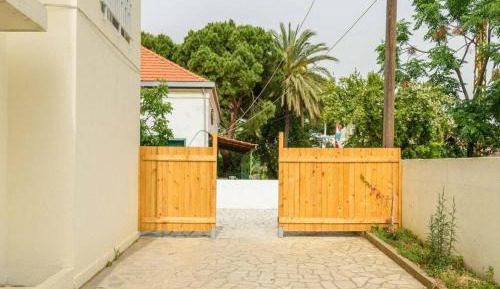 One-Bedroom Apartment with Garden