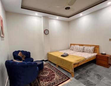 Deluxe Queen Suite