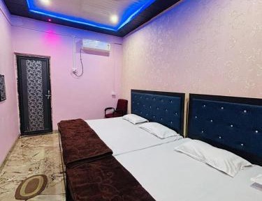 Quadruple Room with Private Bathroom