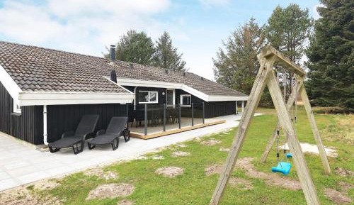 Four-Bedroom Holiday Home