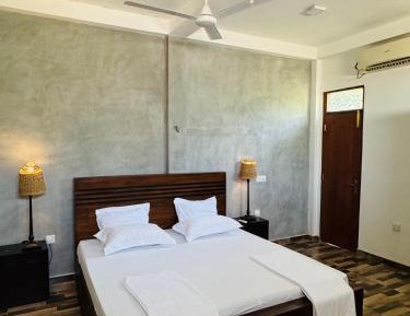 Deluxe Double Room (2 Adults + 1 Child)