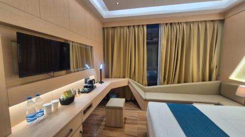 Triple Room with City View