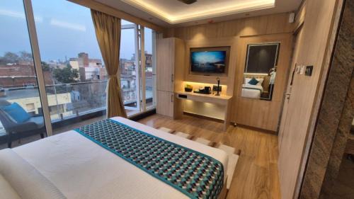 Double Room with Balcony (2 Adults + 1 Child)