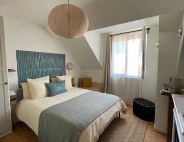Deluxe Queen Room