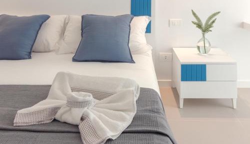 One-Bedroom Deluxe Apartment