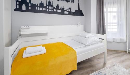 Quadruple Room with Private Bathroom