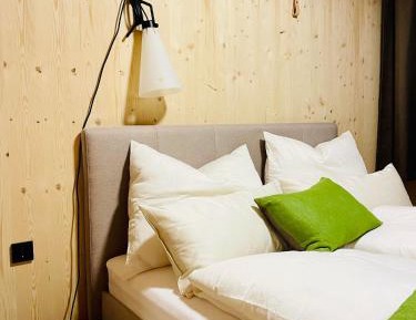 One-Bedroom Apartment with Shower