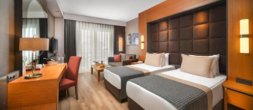 Deluxe Double Room with Side Sea View
