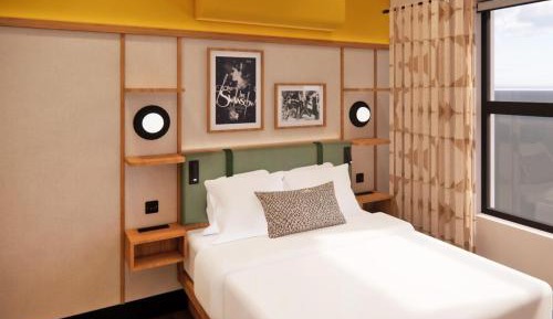 Standard Queen Room