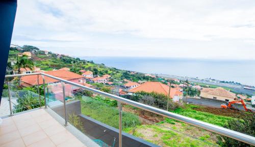 Two-Bedroom Apartment with Balcony and Sea View