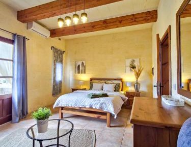 Double Room with Private External Bathroom