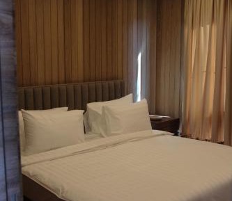 Suite with Mountain View