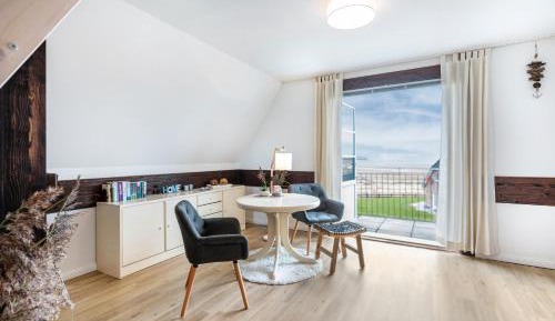 Superior One-Bedroom Apartment with Balcony