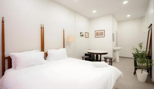 Deluxe King Studio