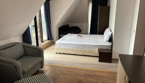 Family Room (2 Adults + 1 Child)