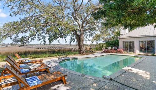 Six-Bedroom Holiday Home