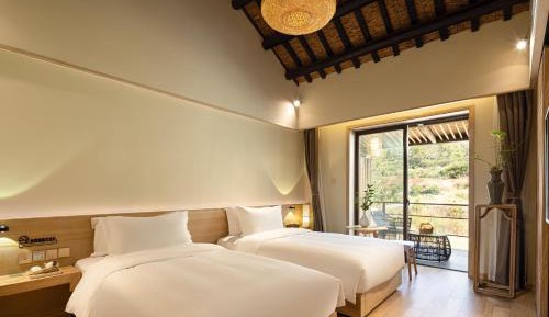 Twin Room with View