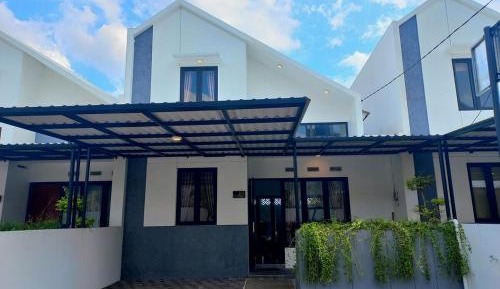 Three-Bedroom Townhouse