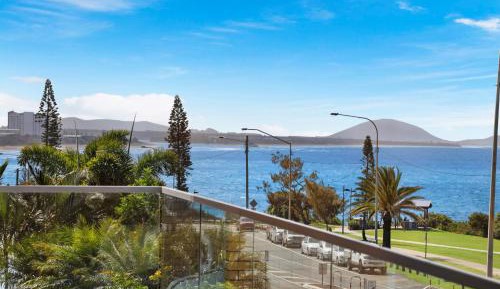 Luxury 2 Bedroom Beachside Apartment