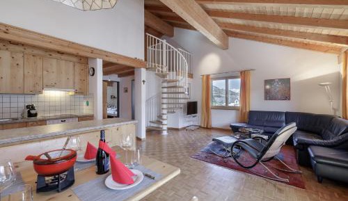 Apartment with Mountain View