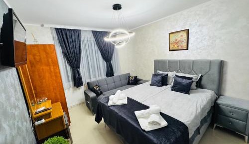 Deluxe Double Room (2 Adults + 1 Child)