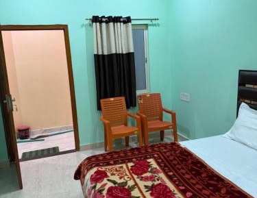 Deluxe Double Room (2 Adults + 1 Child)