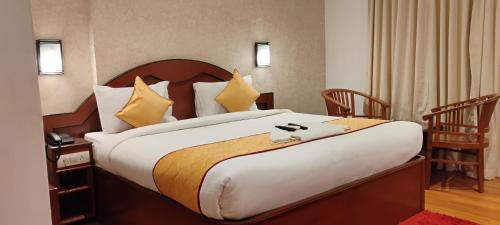 Deluxe Double Room (2 Adults + 1 Child)