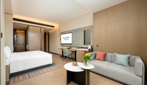 Standard King Room with City View