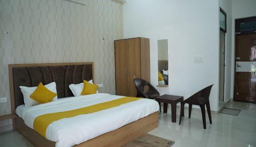 Deluxe Double Room (2 Adults + 1 Child)