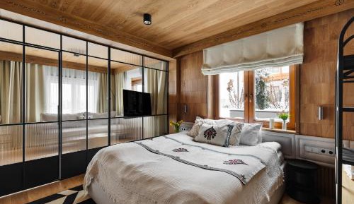 Suite with Mountain View