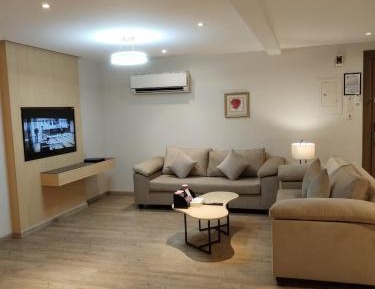 Deluxe Studio