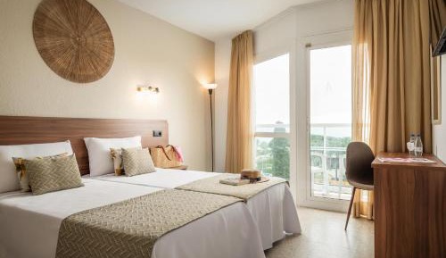 Double or Twin Room with Sea View