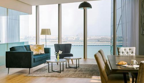 Three-Bedroom Apartment with Palm Jumeirah View