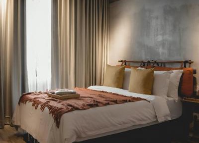 Deluxe Queen Room