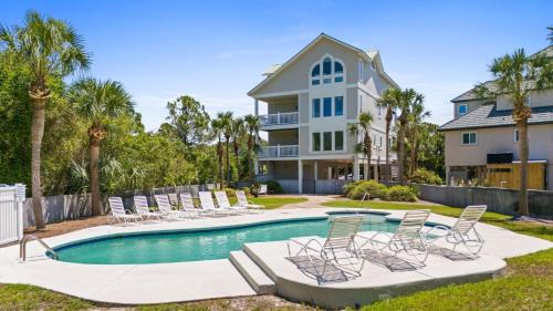 Six-Bedroom Holiday Home