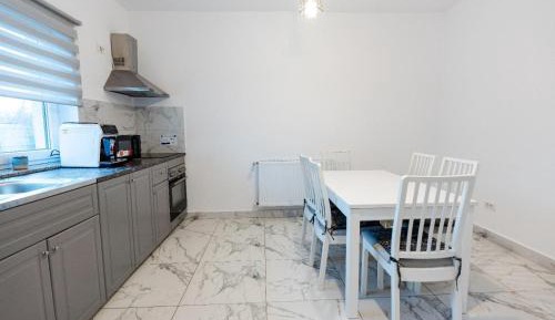 Deluxe Room (2 Adults + 1 Child)
