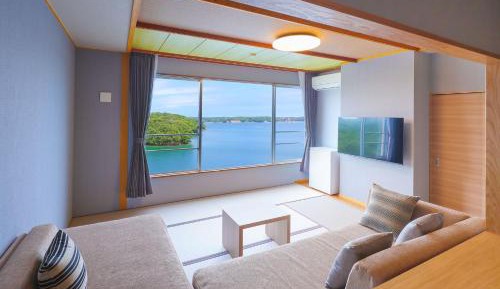 Superior Japanese-Western-Style Twin Room 21 square yards(Sea Side) - Shard Bathroom - Non-Smoking
